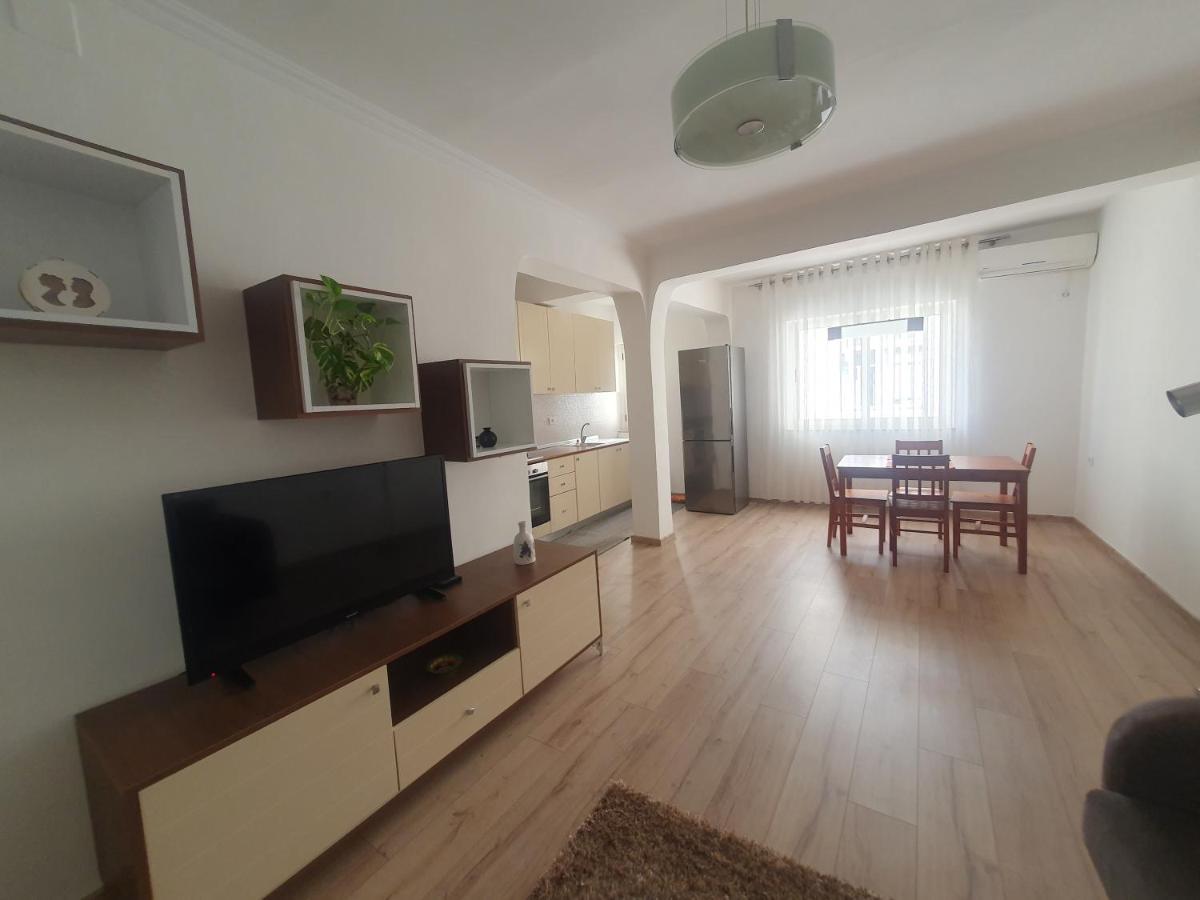 Apartment In The Heart Of Tirana , Bllok Buitenkant foto