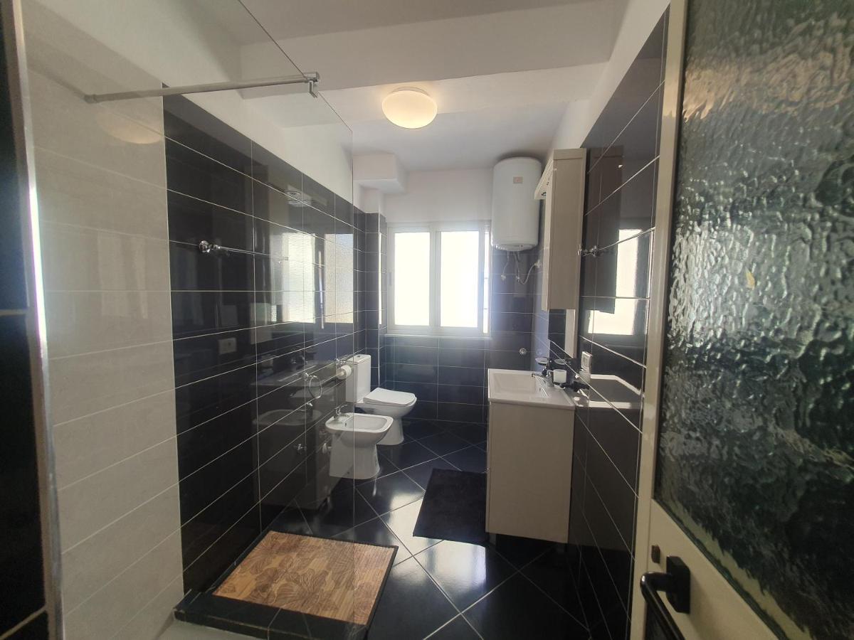 Apartment In The Heart Of Tirana , Bllok Buitenkant foto
