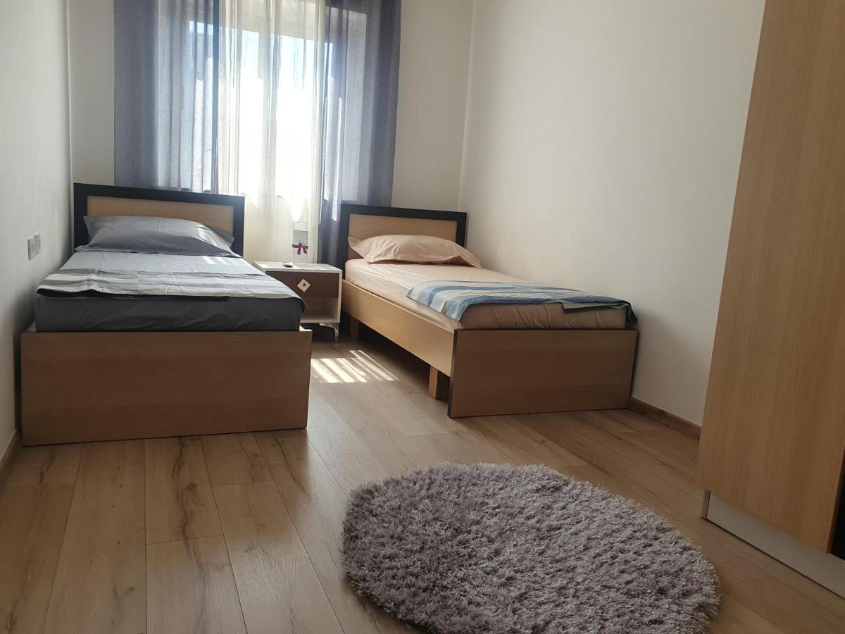 Apartment In The Heart Of Tirana , Bllok Buitenkant foto