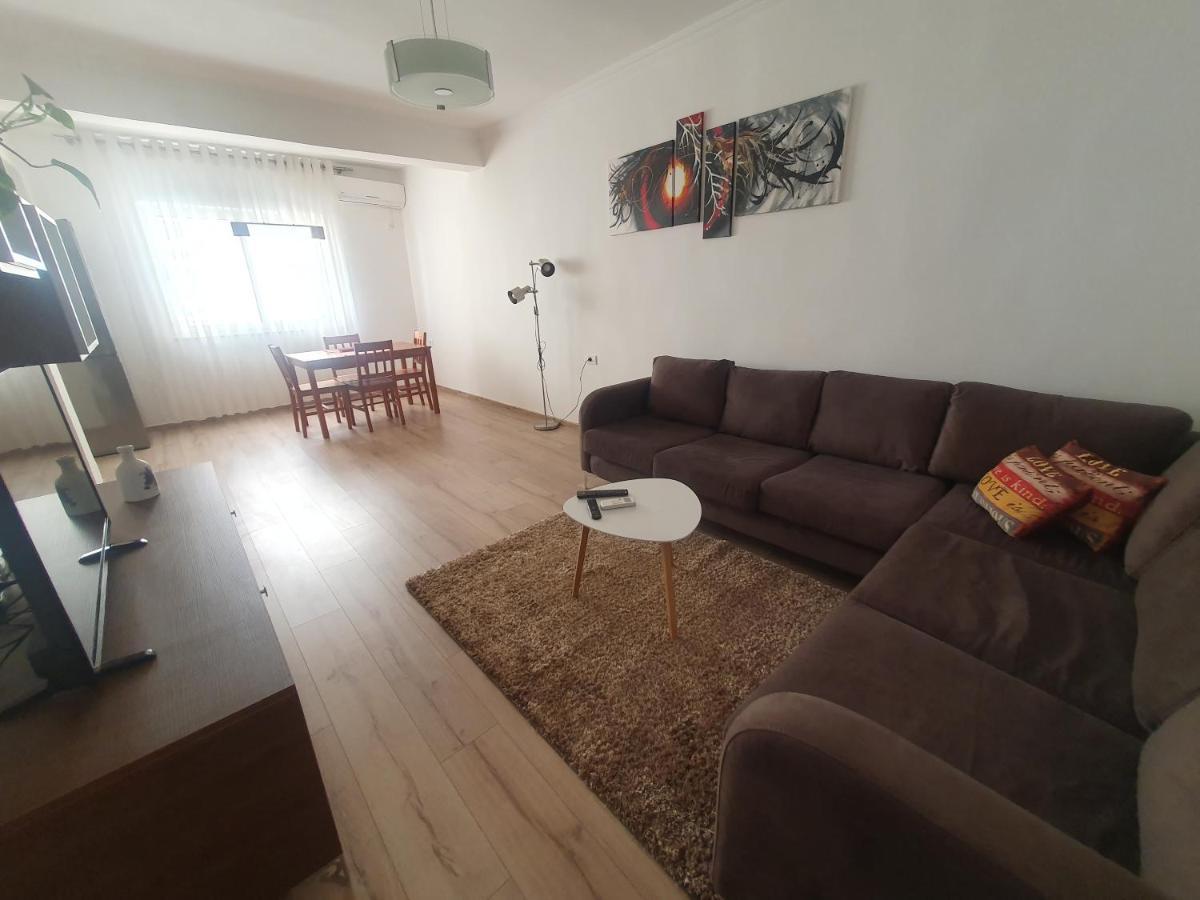 Apartment In The Heart Of Tirana , Bllok Buitenkant foto