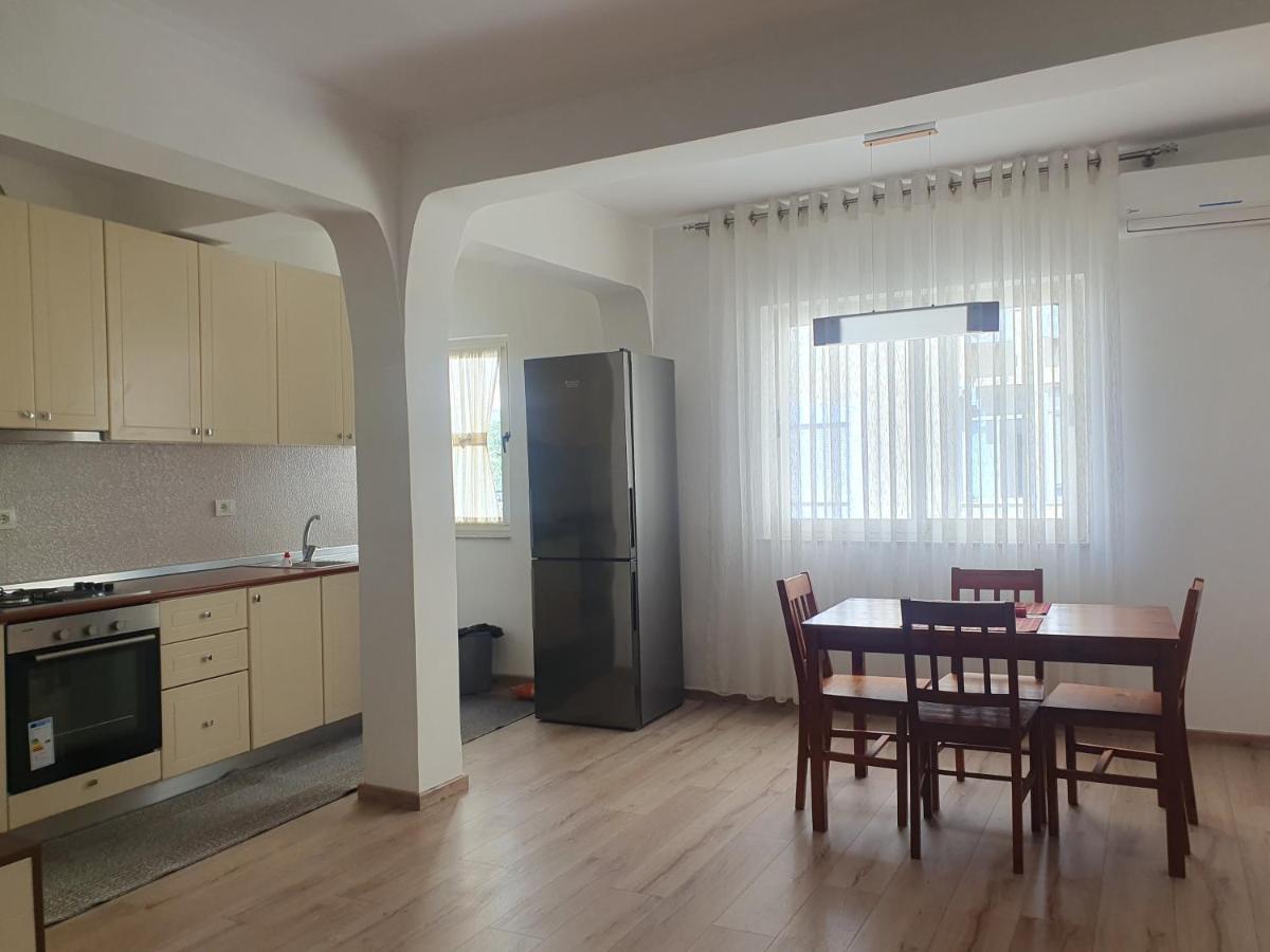 Apartment In The Heart Of Tirana , Bllok Buitenkant foto