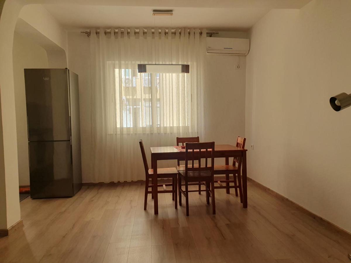 Apartment In The Heart Of Tirana , Bllok Buitenkant foto